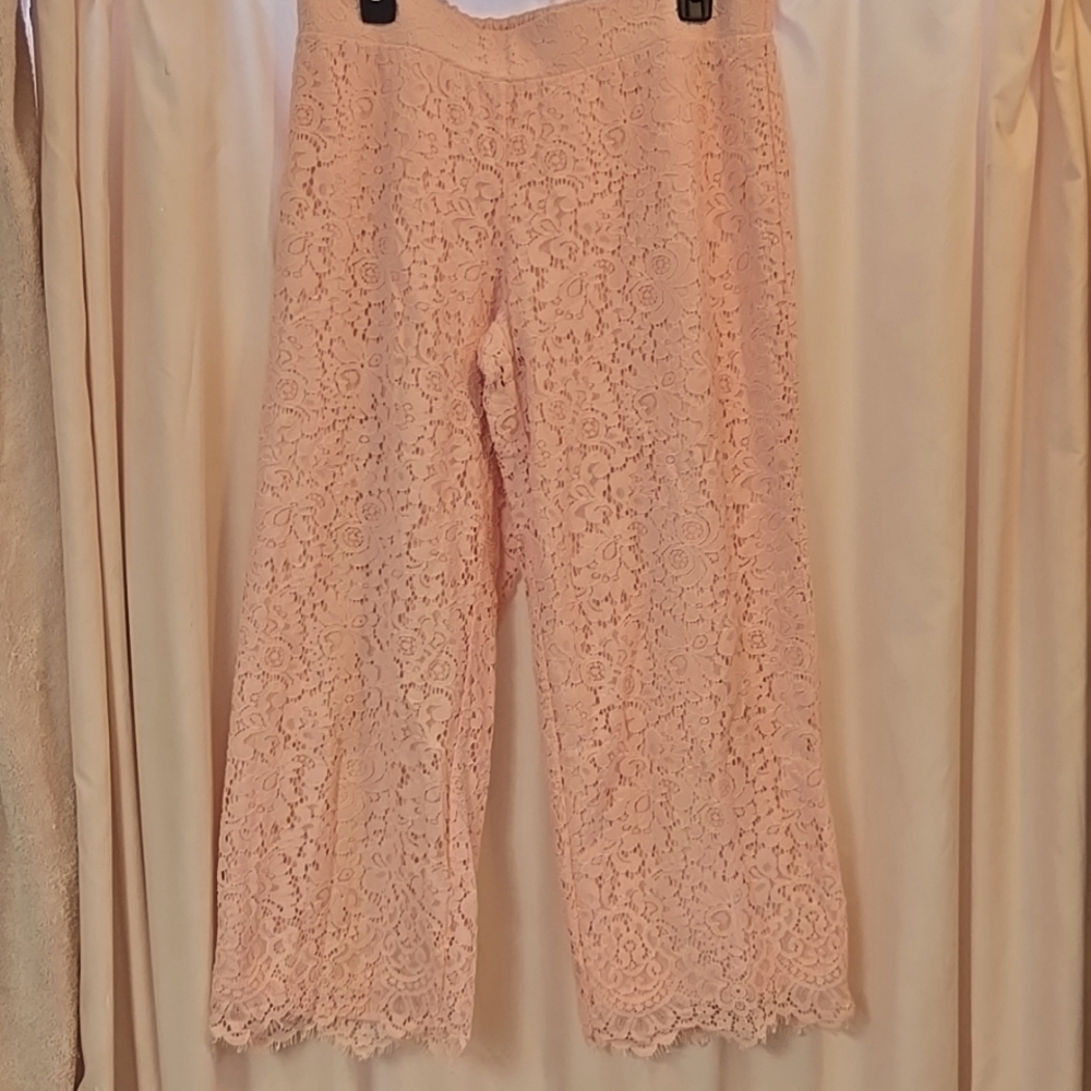 ISAAC MIZRAHI PINK LACE STRETCHY 3/4 LENGTH PANTS